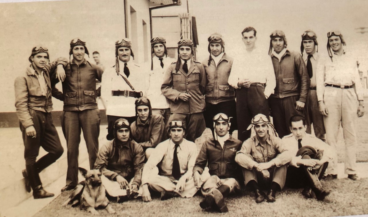88 años de historia, formando los Oficiales de su Fuerza Aérea Colombiana 88 años de historia, formando los Oficiales de su Fuerza Aérea Colombiana